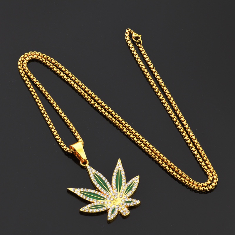 Rhinestone Weed Pendant Neckla - Dry Herb Vaping Accessories のレビューと価格
